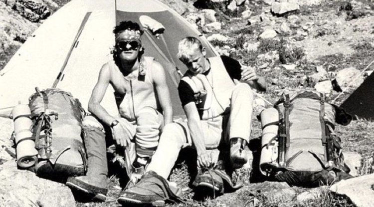 L'incroyable histoire de Joe Simpson : Survivre à une chute dans la crevasse du Siula Grande dans les Andes péruviennes